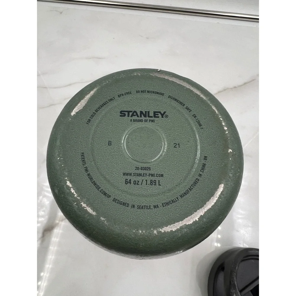 Stanley Classic 64 oz Water Bottle Hammertone Green Stainless Steel - Picture 9 of 12